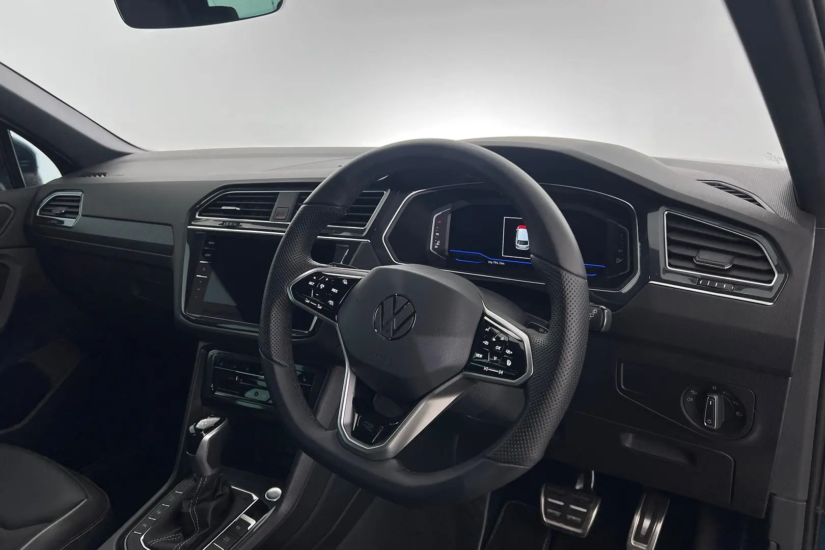 2023 Volkswagen Tiguan Gallery Image 12