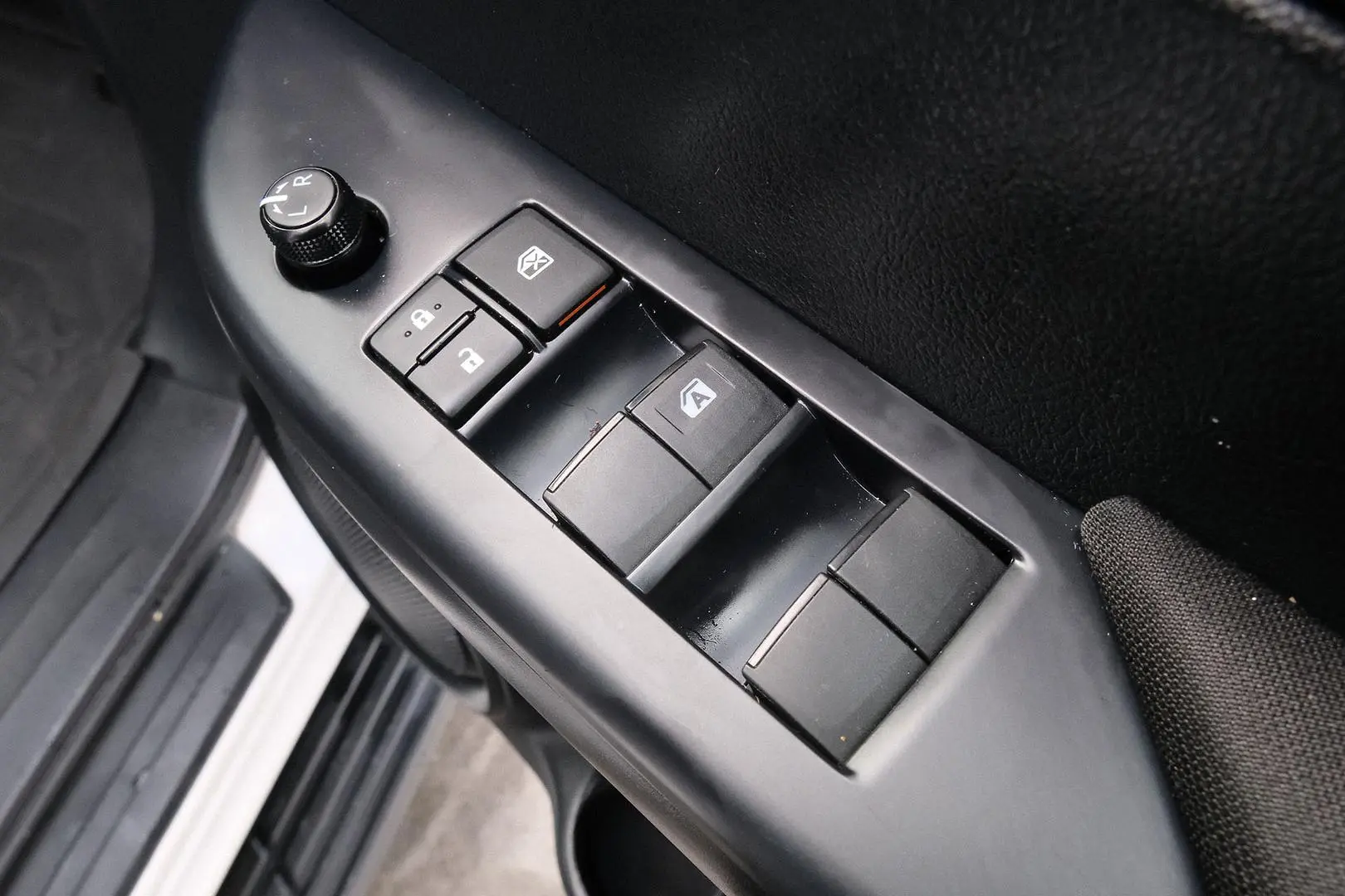 2023 Toyota Hilux Gallery Image 12