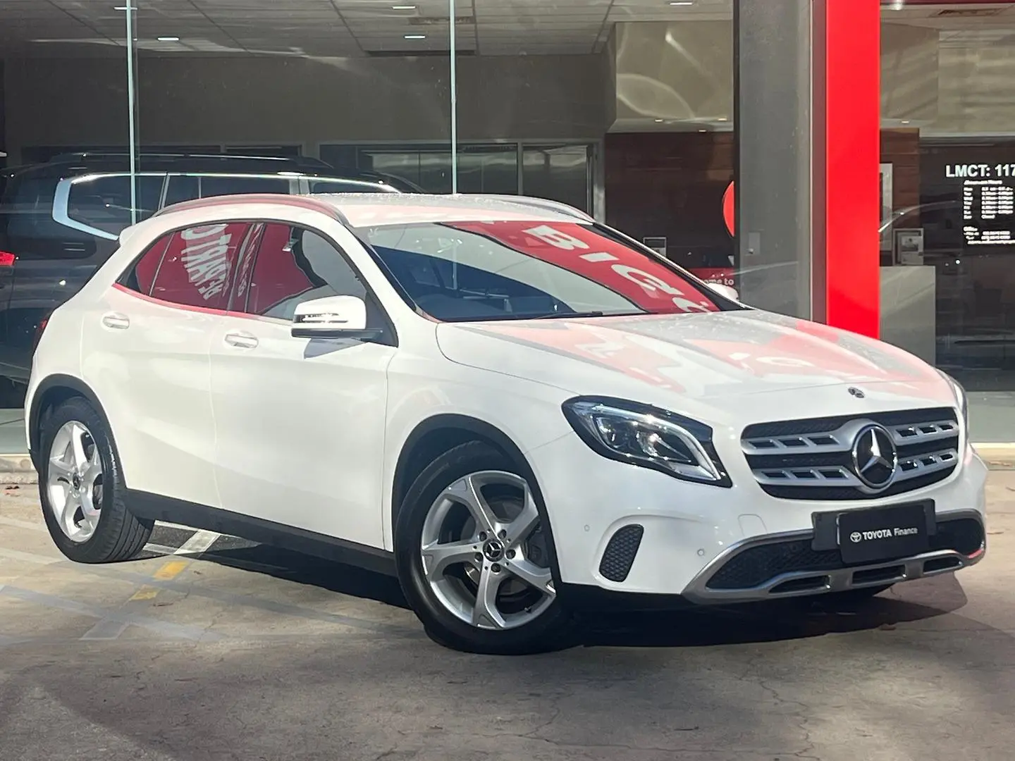2018 Mercedes-Benz GLA-Class Gallery Image 1