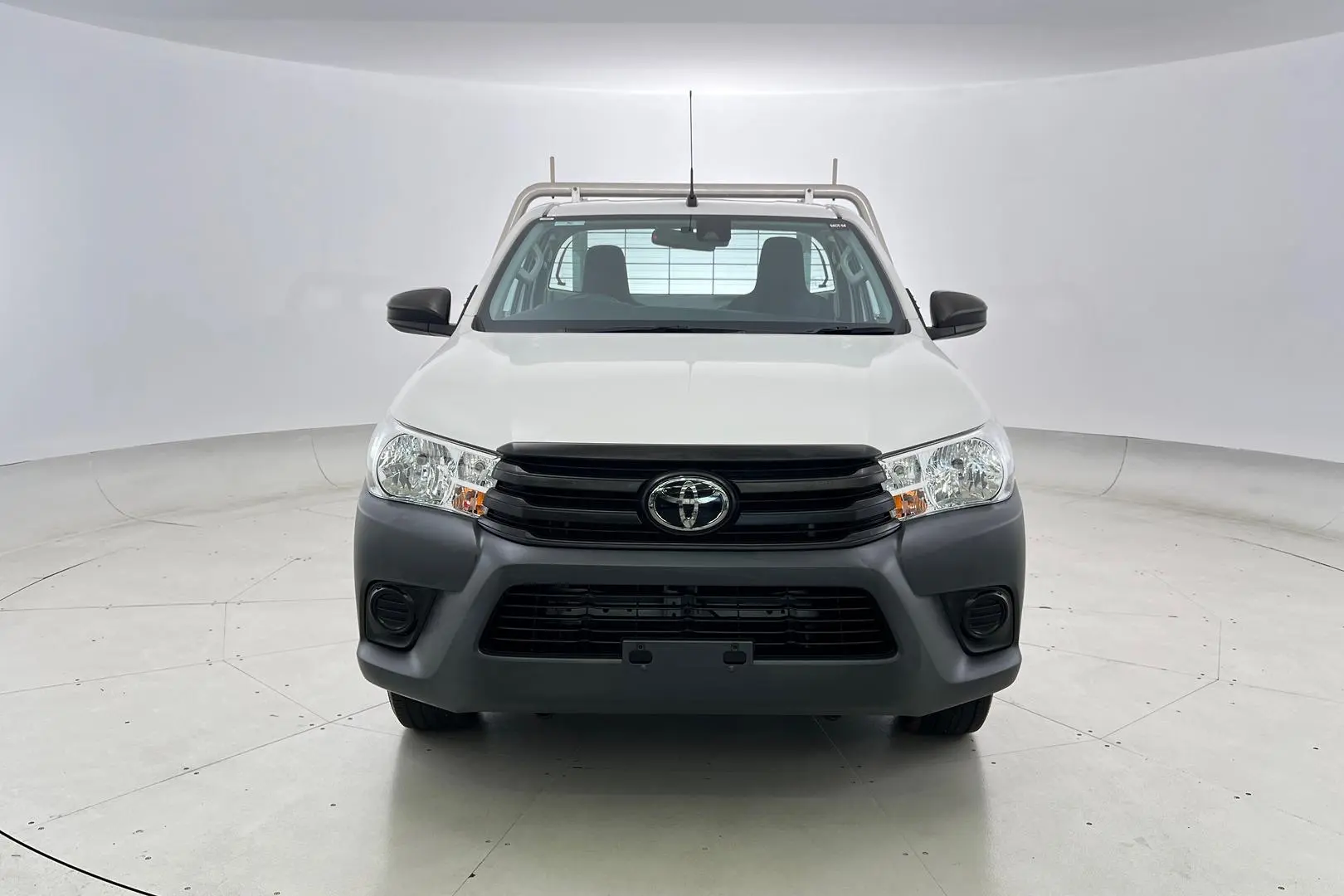 2021 Toyota Hilux Gallery Image 3