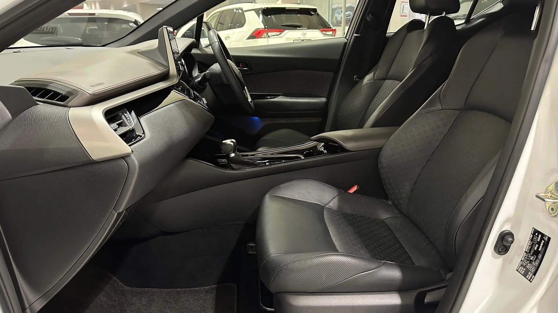 2022 Toyota C-HR Gallery Image 21