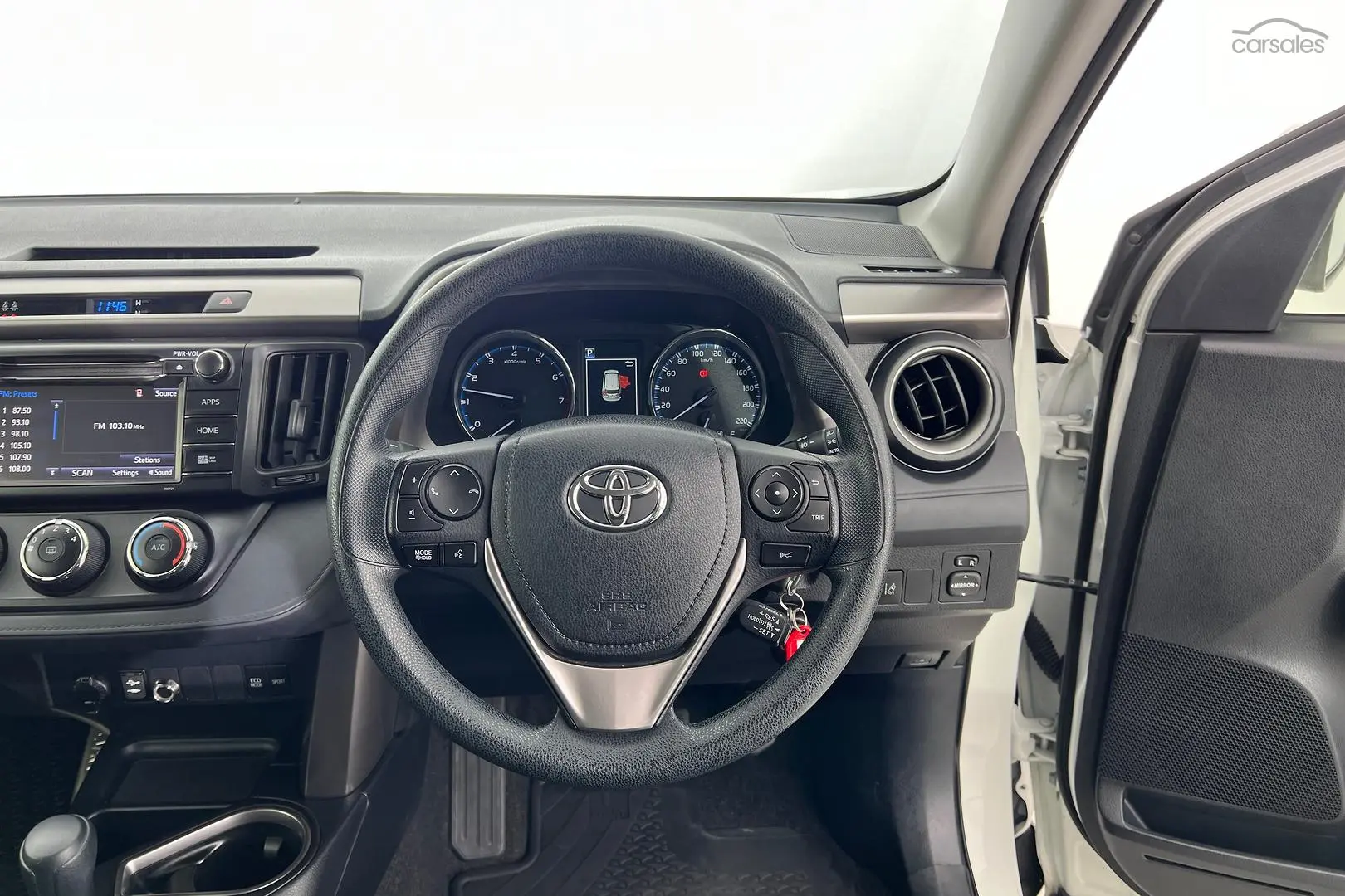 2019 Toyota RAV4 Image 11