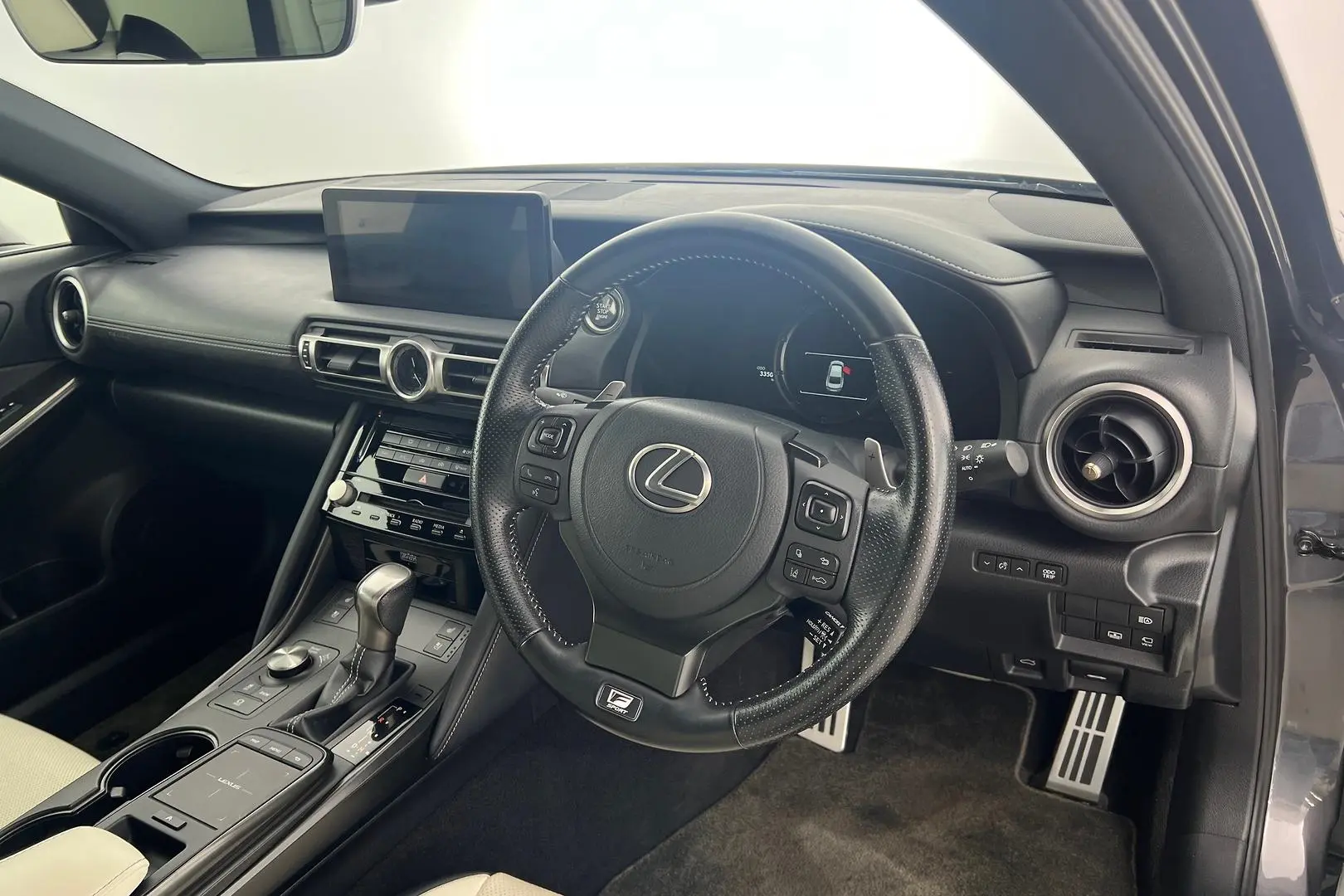 2021 Lexus IS Gallery Image 13