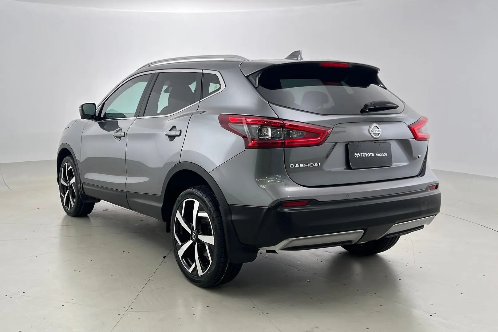 2019 Nissan QASHQAI Gallery Image 2