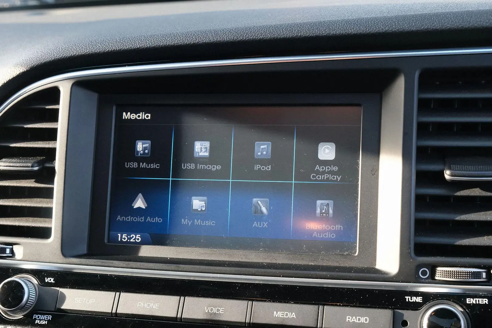 2017 Hyundai Elantra Gallery Image 10