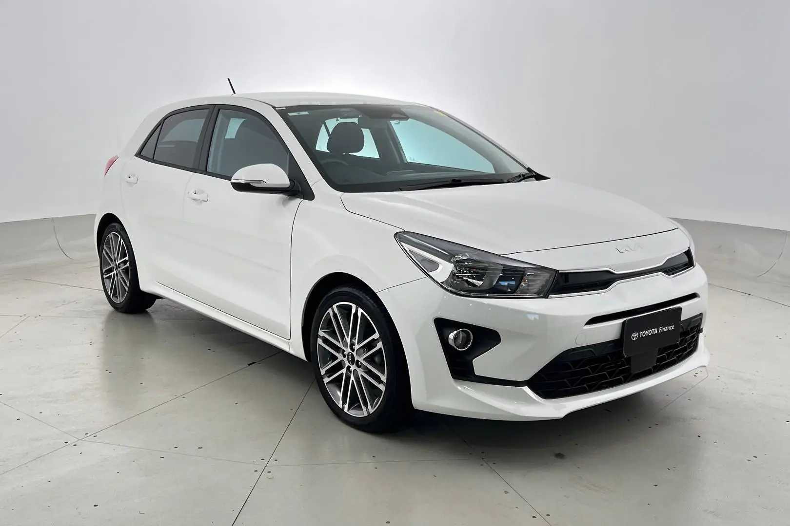 2022 Kia Rio Gallery Image 1