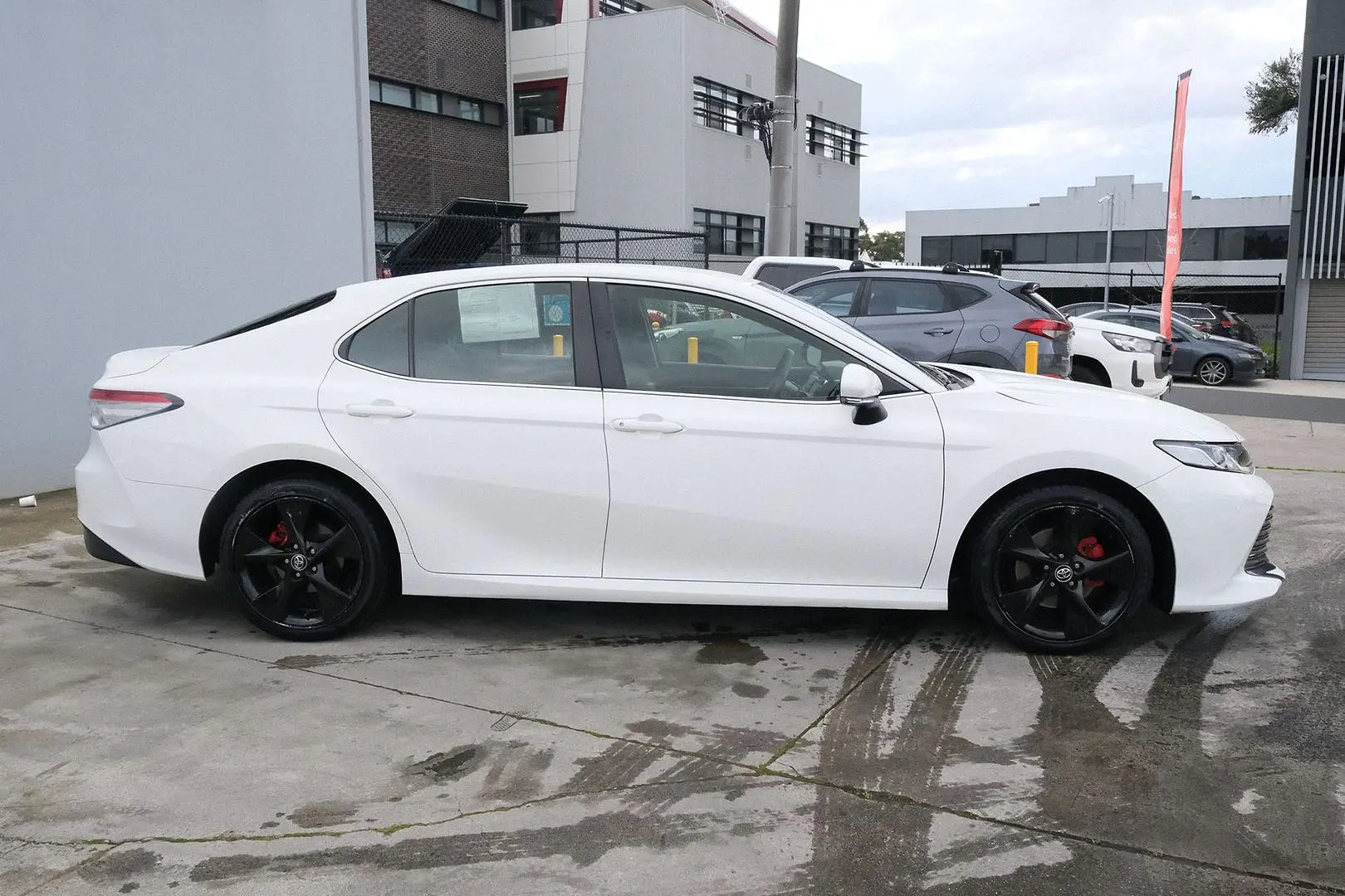 2019 Toyota Camry Gallery Image 5