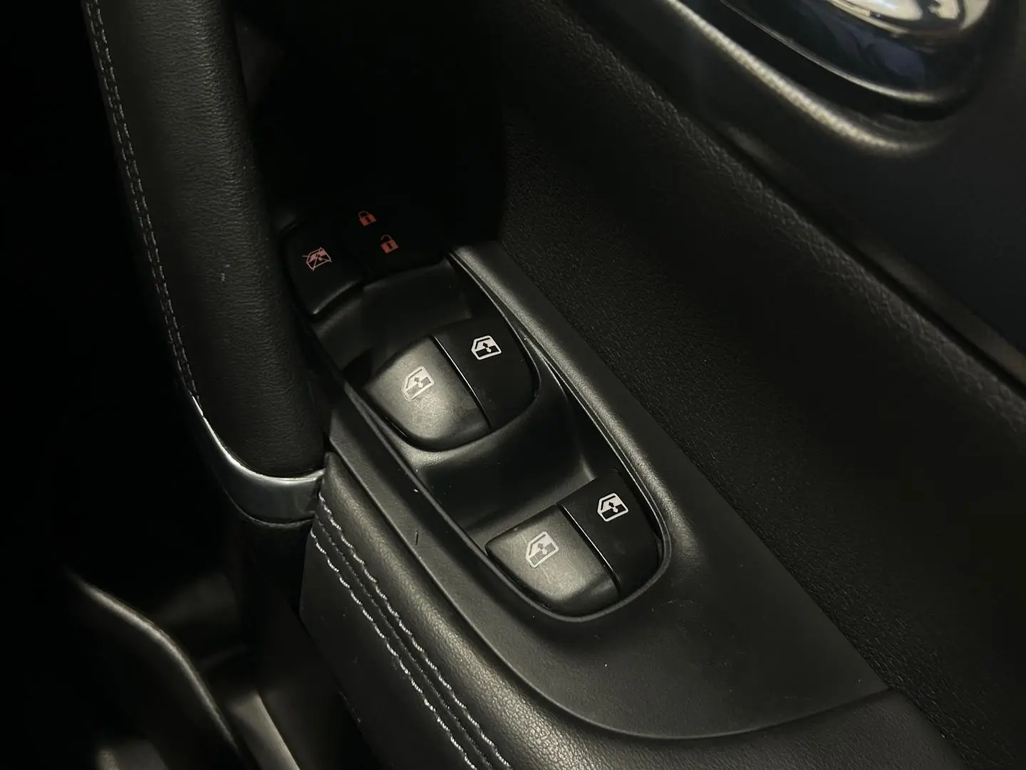 2020 Nissan QASHQAI Gallery Image 25