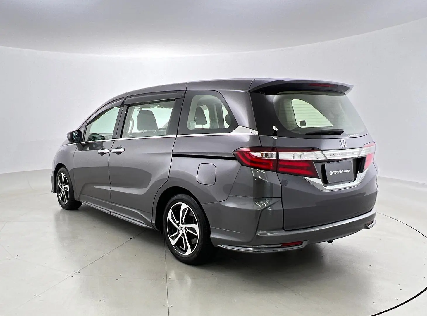 2016 Honda Odyssey Image 2