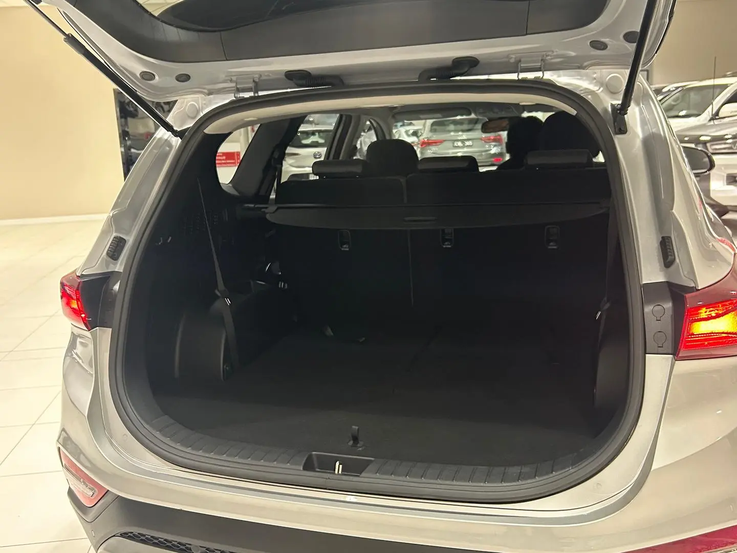 2020 Hyundai Santa Fe Gallery Image 11