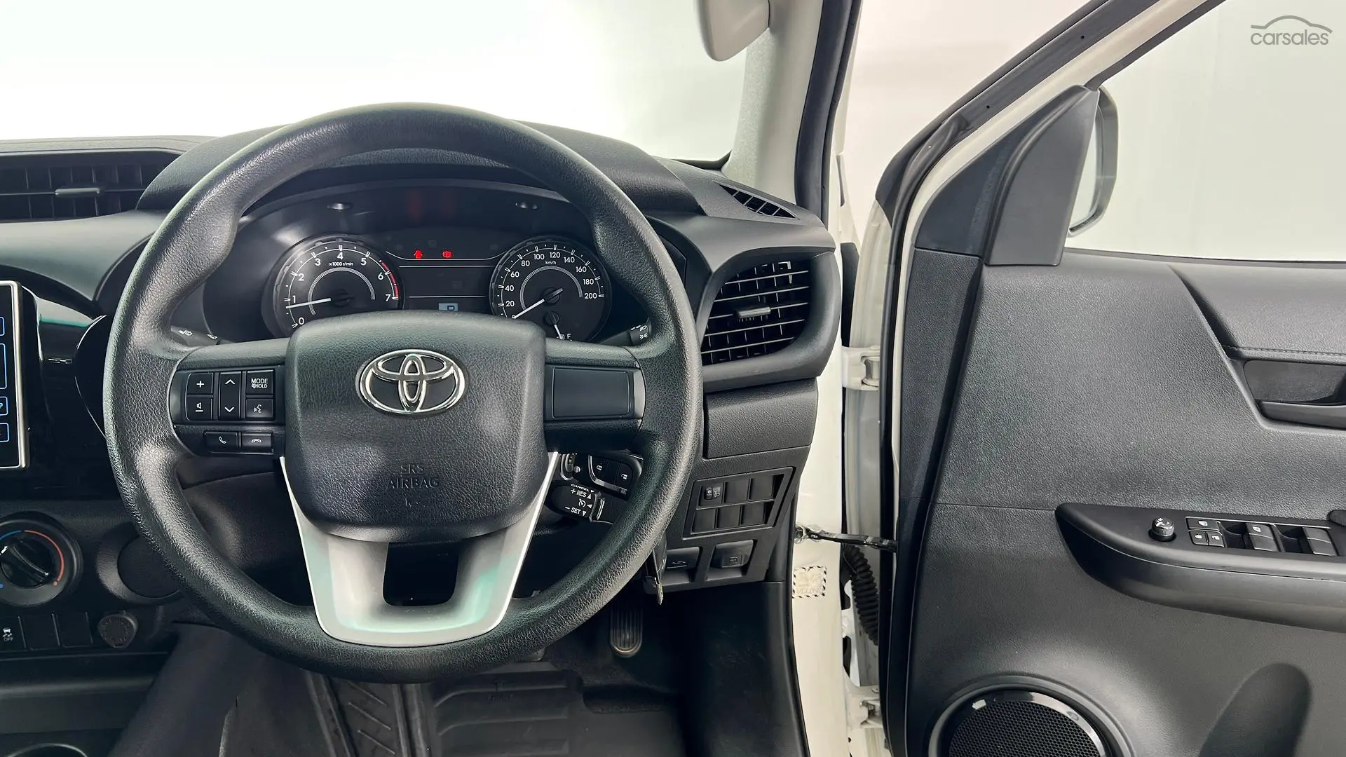 2018 Toyota Hilux Image 12