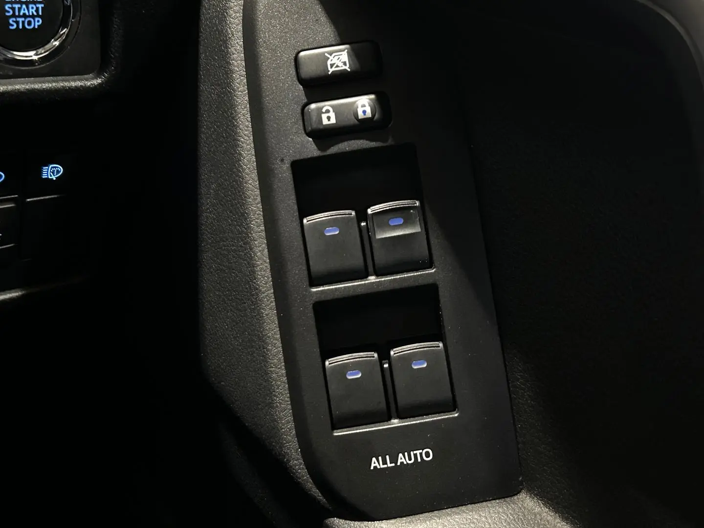 2023 Toyota Landcruiser Prado Gallery Image 25