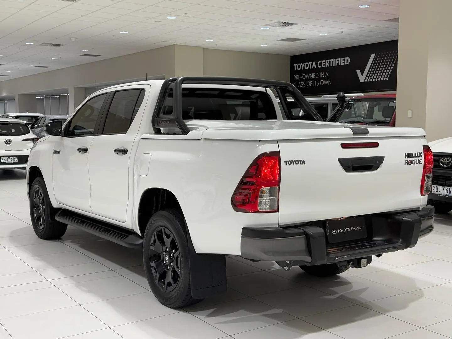 2018 Toyota Hilux Gallery Image 8