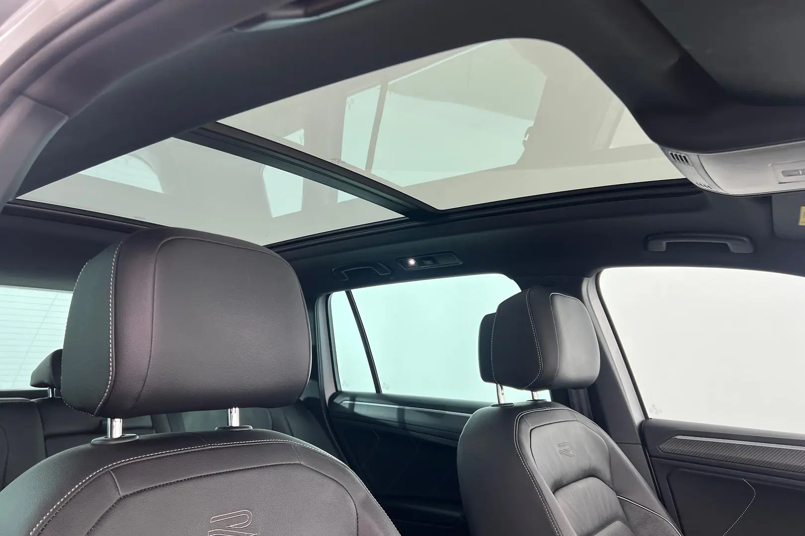 2021 Volkswagen Tiguan Gallery Image 13