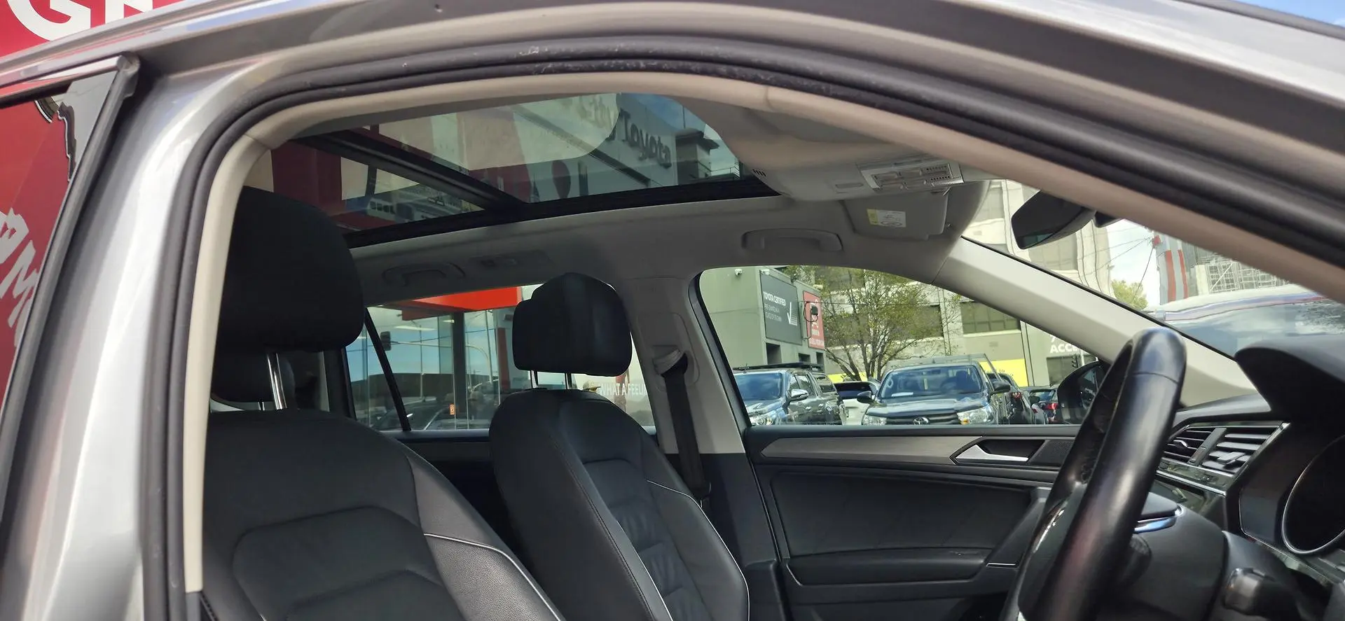 2020 Volkswagen Tiguan Gallery Image 24