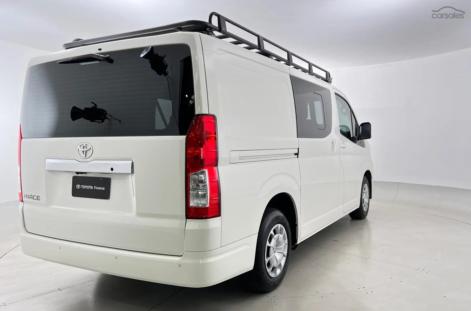 2022 Toyota Hiace Image 6