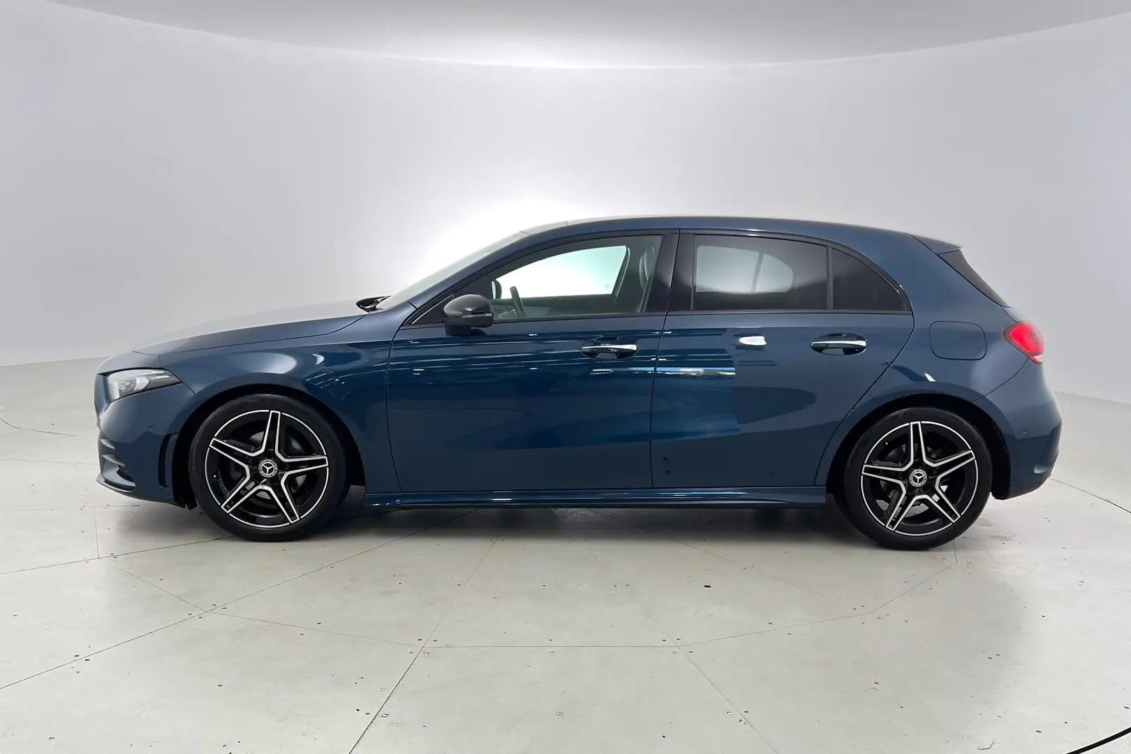2022 Mercedes-Benz A-Class Gallery Image 7