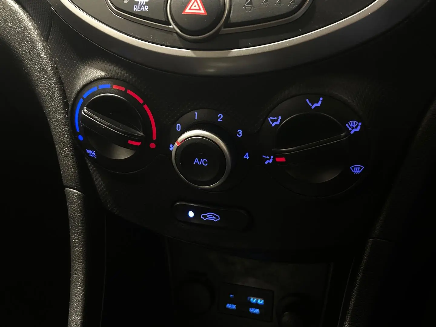 2017 Hyundai Accent Gallery Image 16