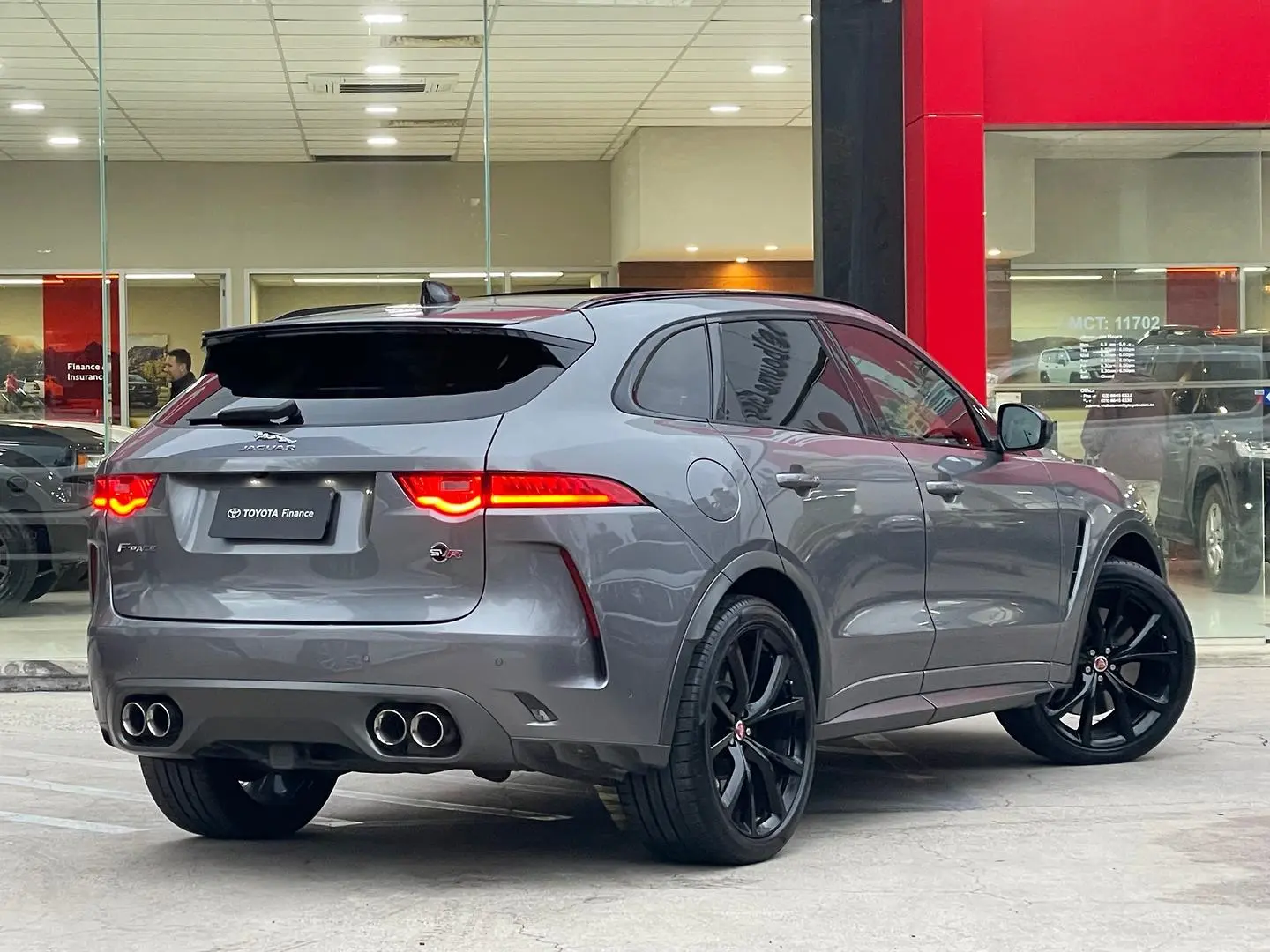 2020 Jaguar F-PACE Gallery Image 10