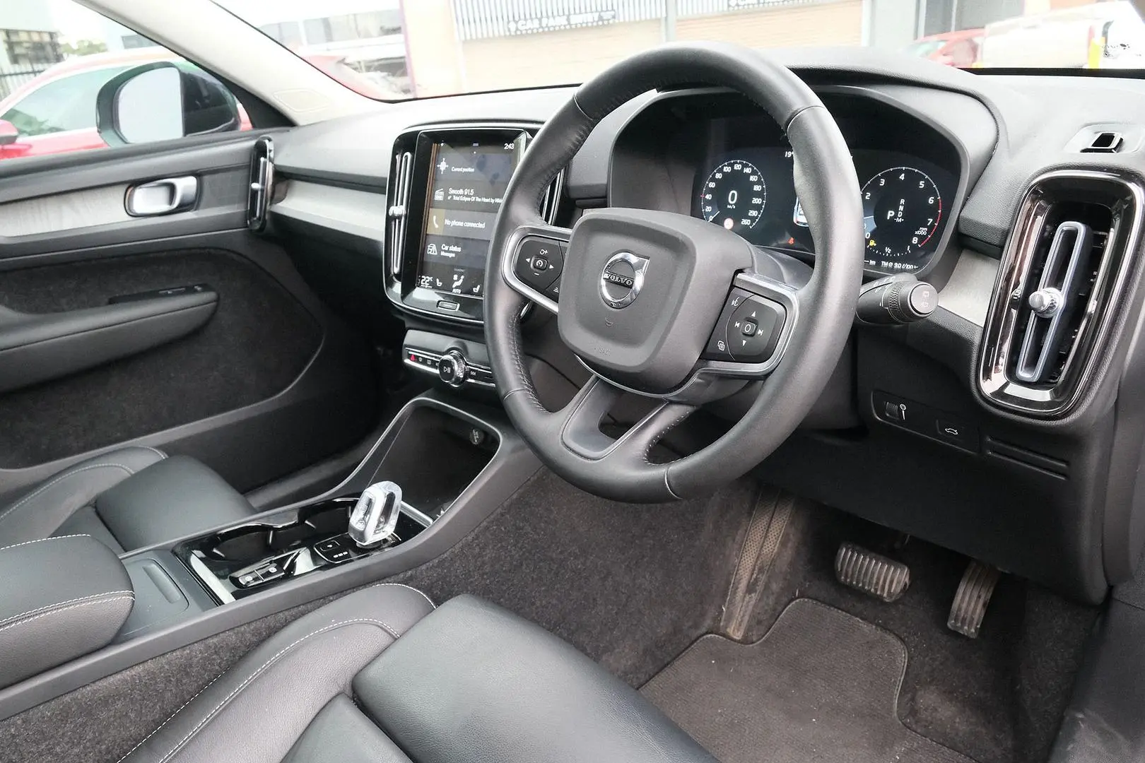 2021 Volvo XC40 Gallery Image 12
