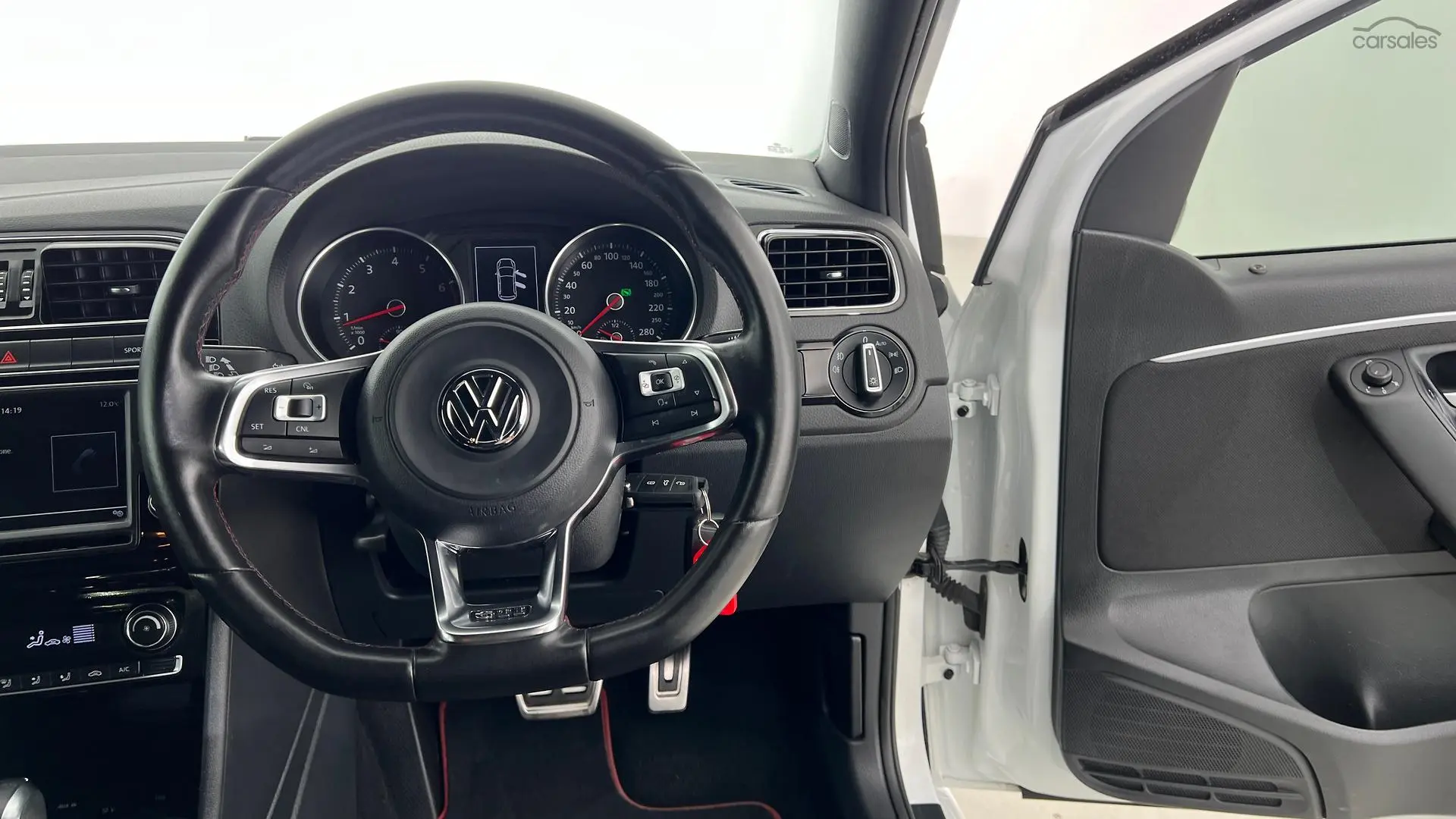 2016 Volkswagen Polo Image 17