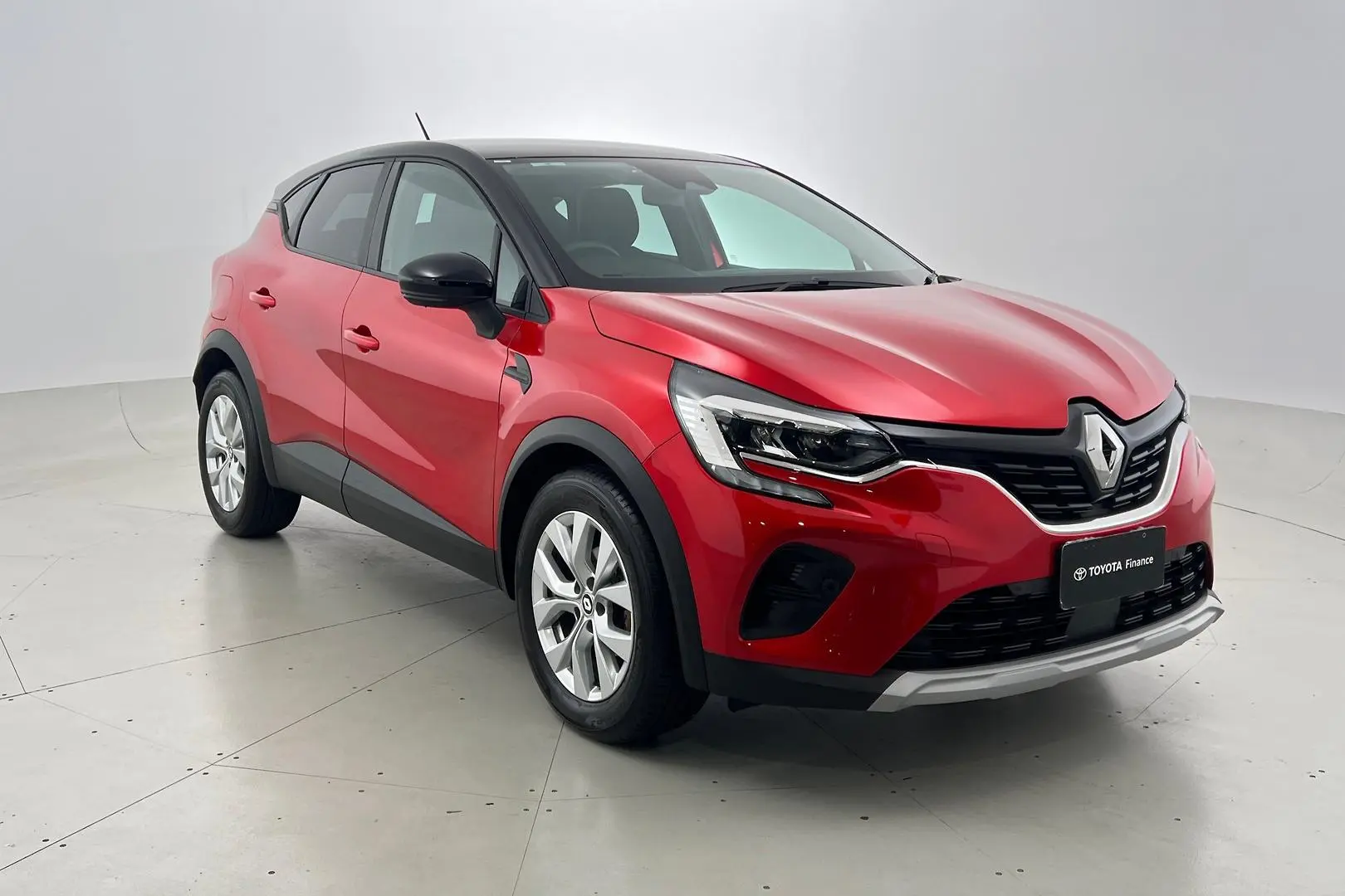 2022 Renault Captur Gallery Image 1