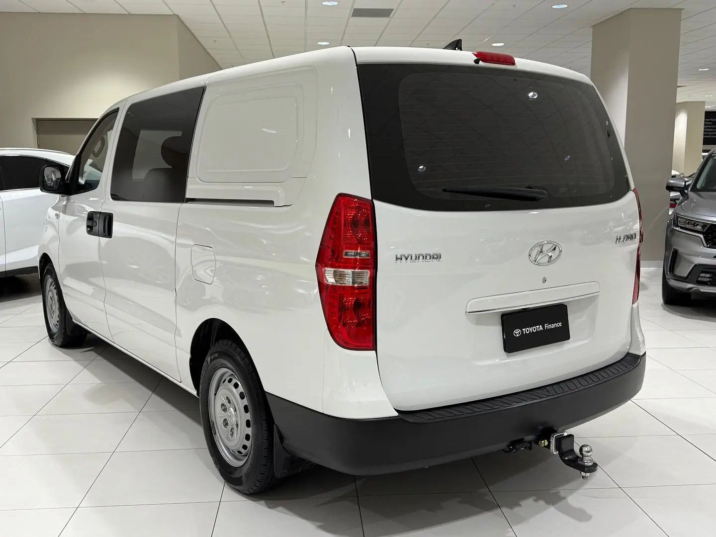 2021 Hyundai iLoad Gallery Image 8