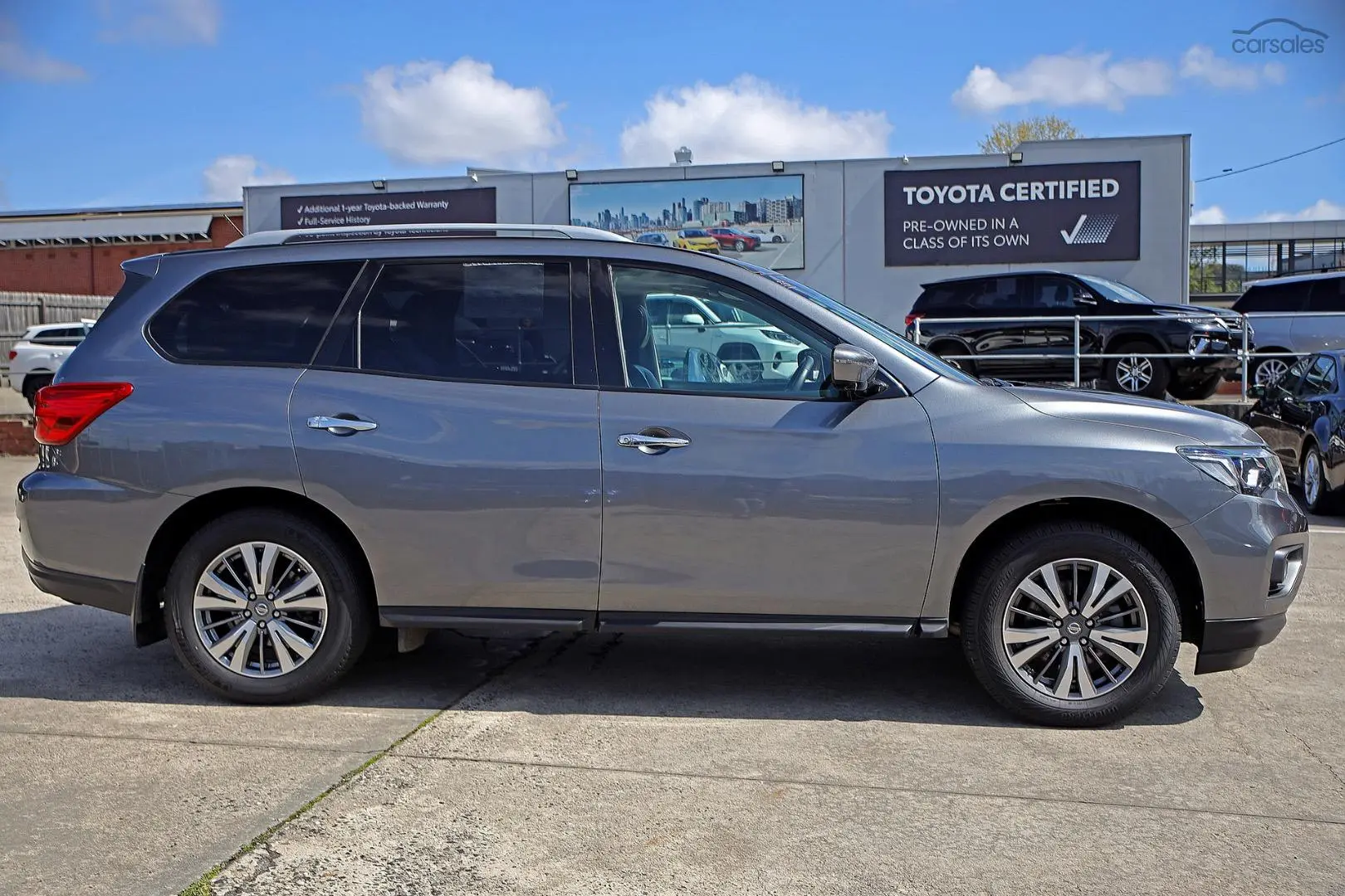 2017 Nissan Pathfinder Image 3