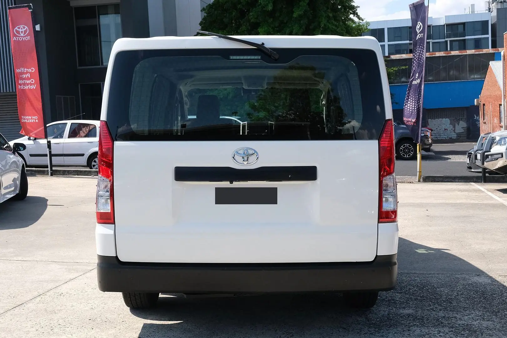 2022 Toyota Hiace Gallery Image 4