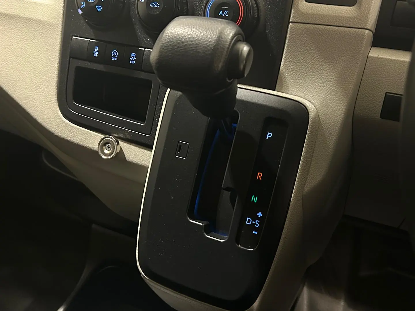 2022 Toyota Hiace Gallery Image 20
