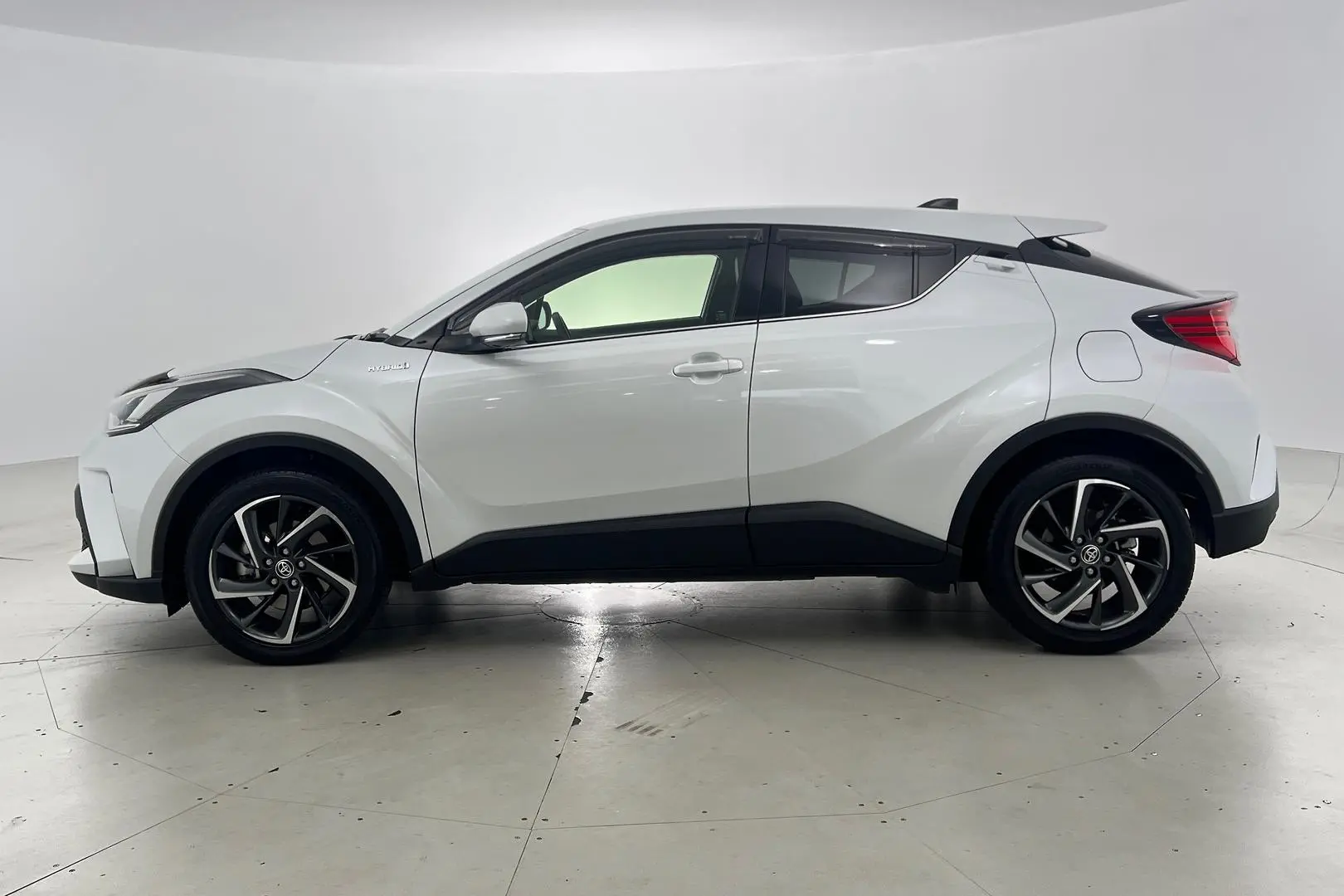 2022 Toyota C-HR Gallery Image 7