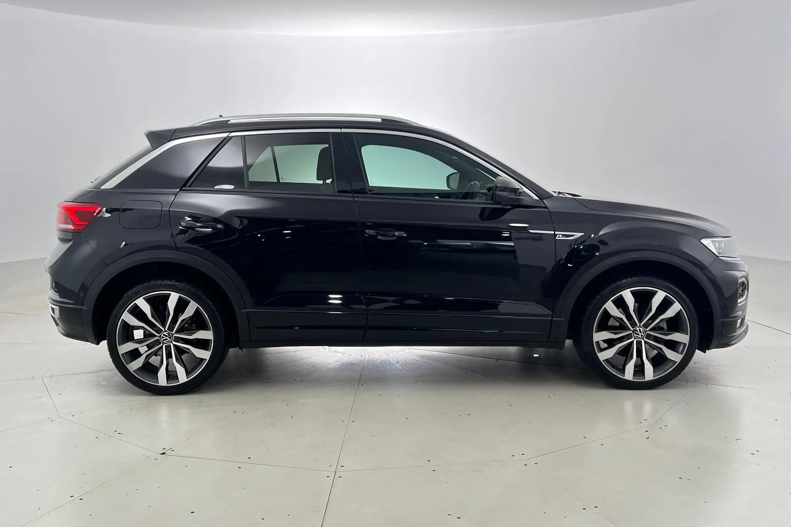2021 Volkswagen T-Roc Gallery Image 3