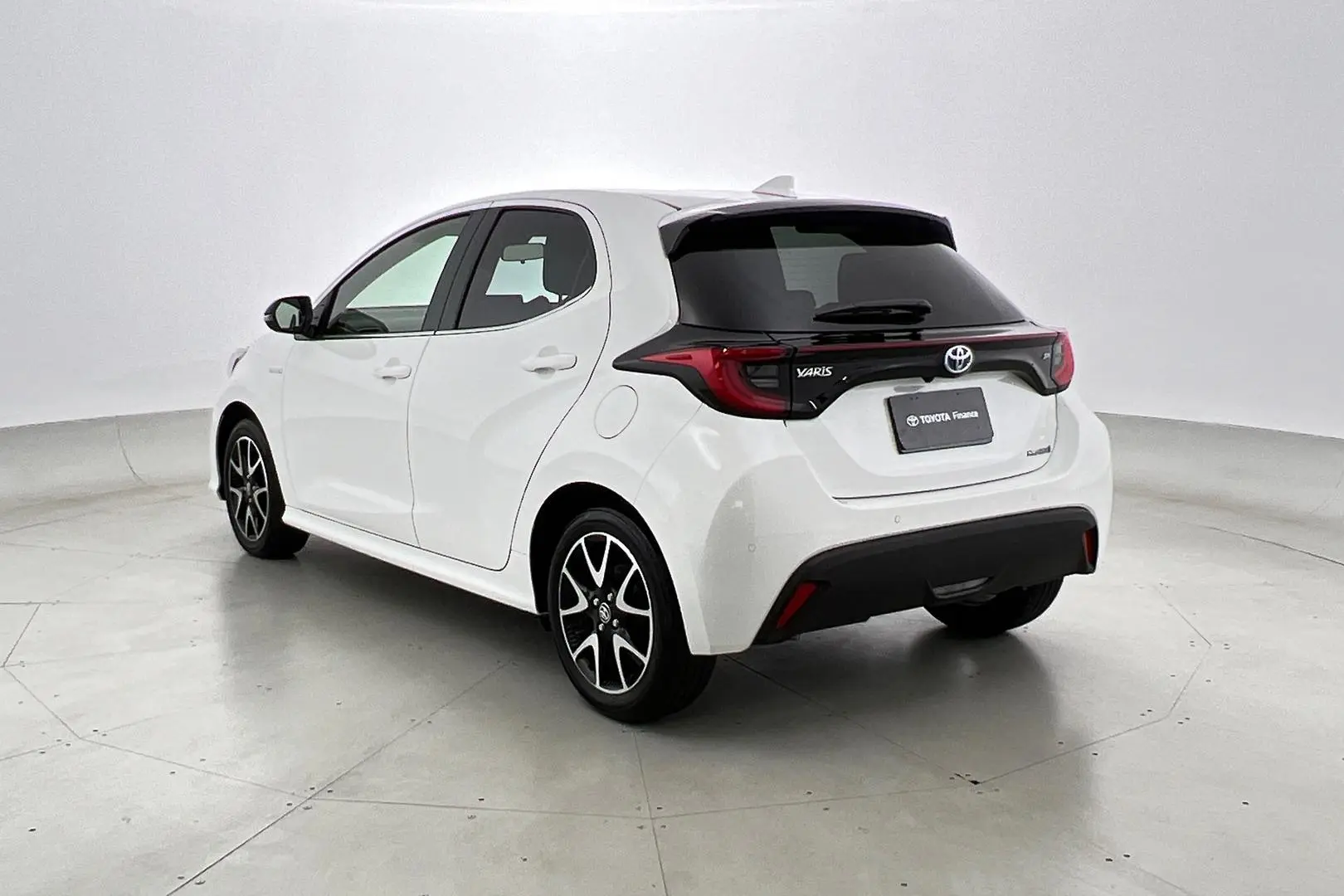 2023 Toyota Yaris Gallery Image 6