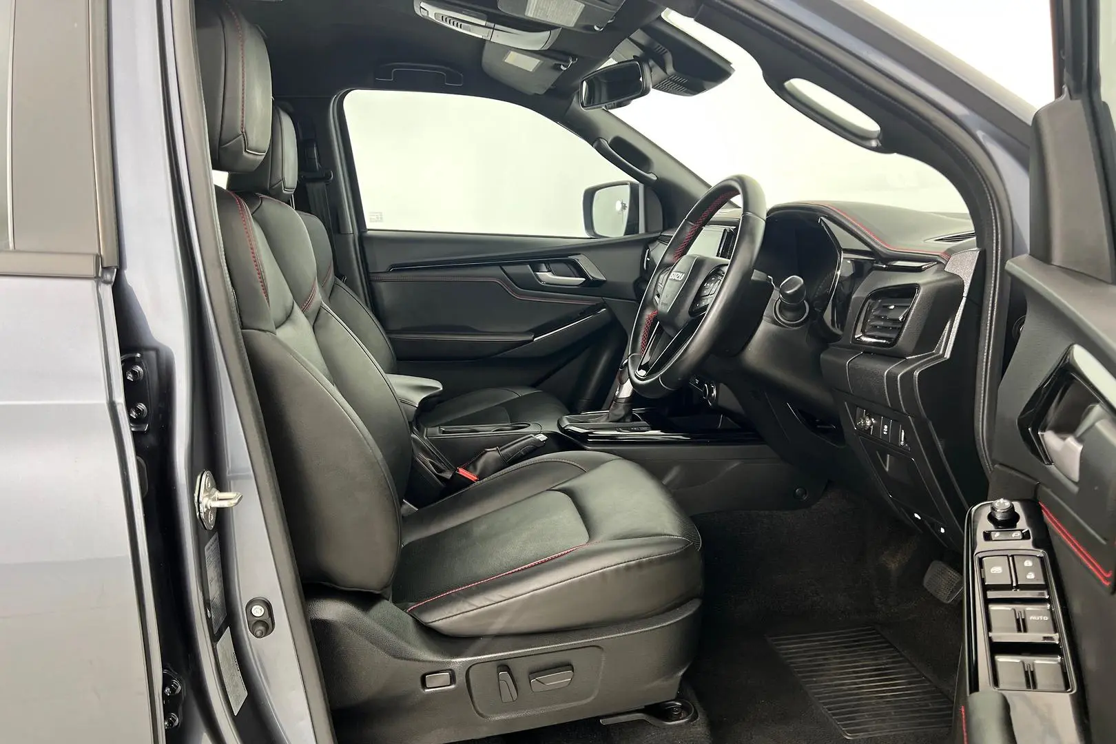 2022 Isuzu D-MAX Gallery Image 12