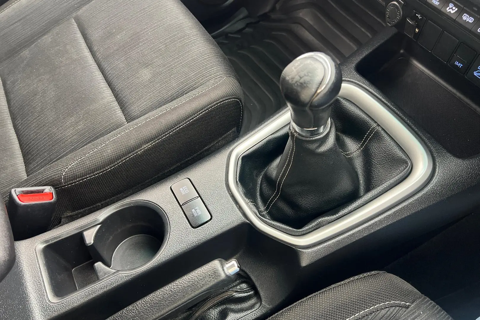 2020 Toyota Hilux Gallery Image 13