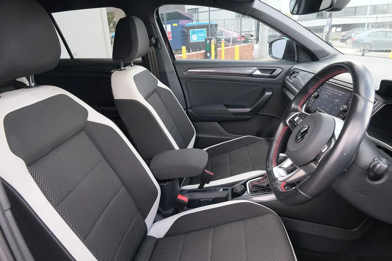 2021 Volkswagen T-Roc Gallery Image 13