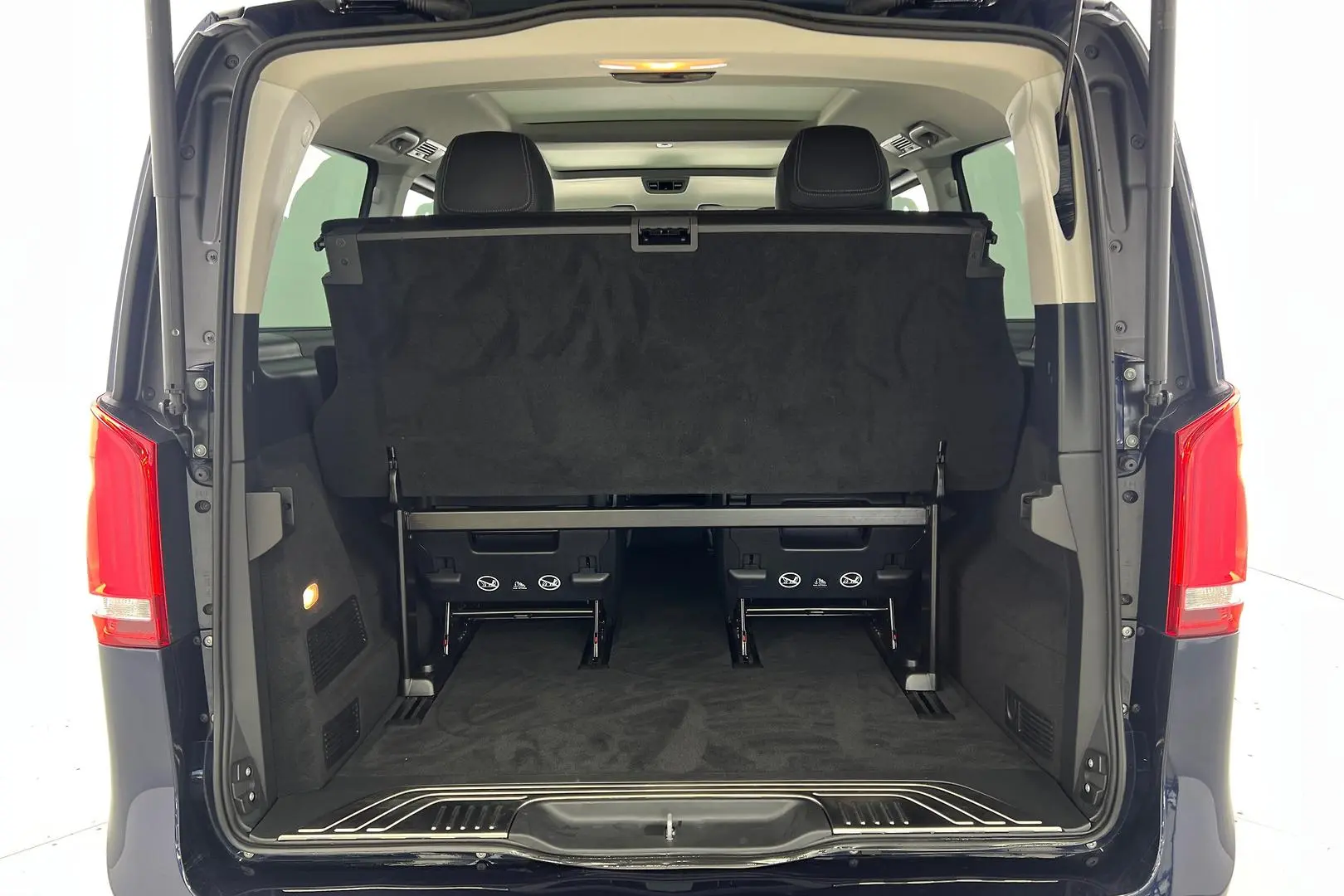 2021 Mercedes-Benz V-Class Gallery Image 20
