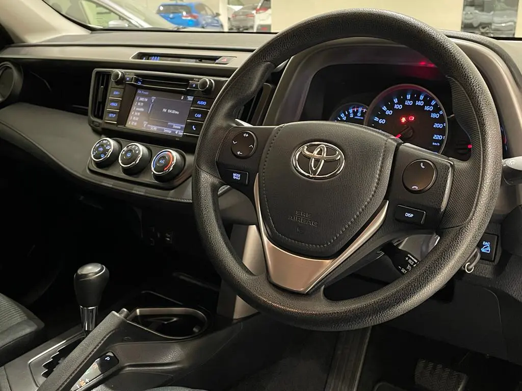 2017 Toyota RAV4 Gallery Image 11