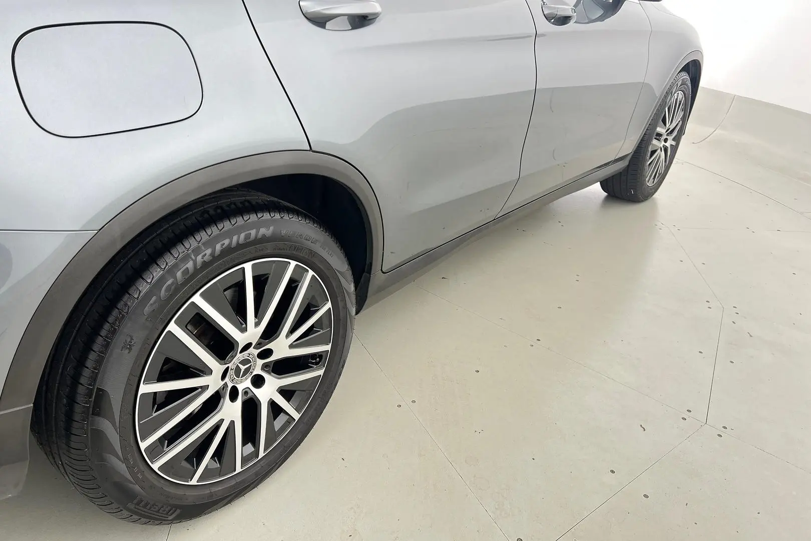 2021 Mercedes-Benz GLC-Class Gallery Image 9