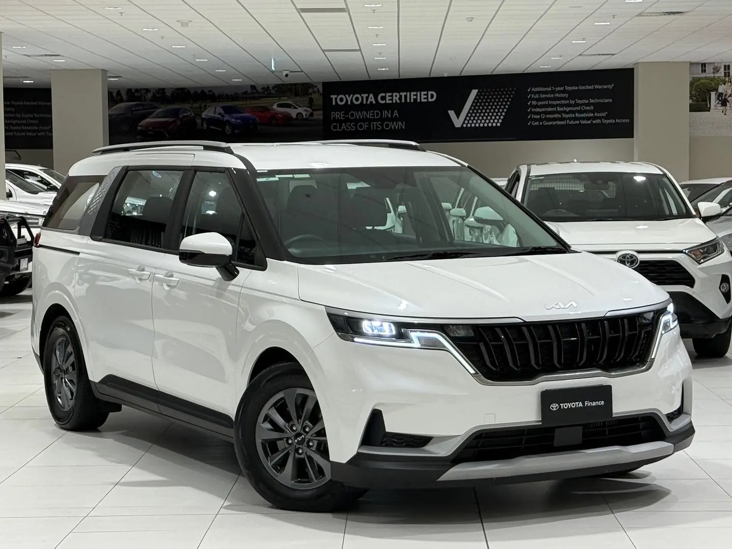 2022 Kia Carnival Gallery Image 1