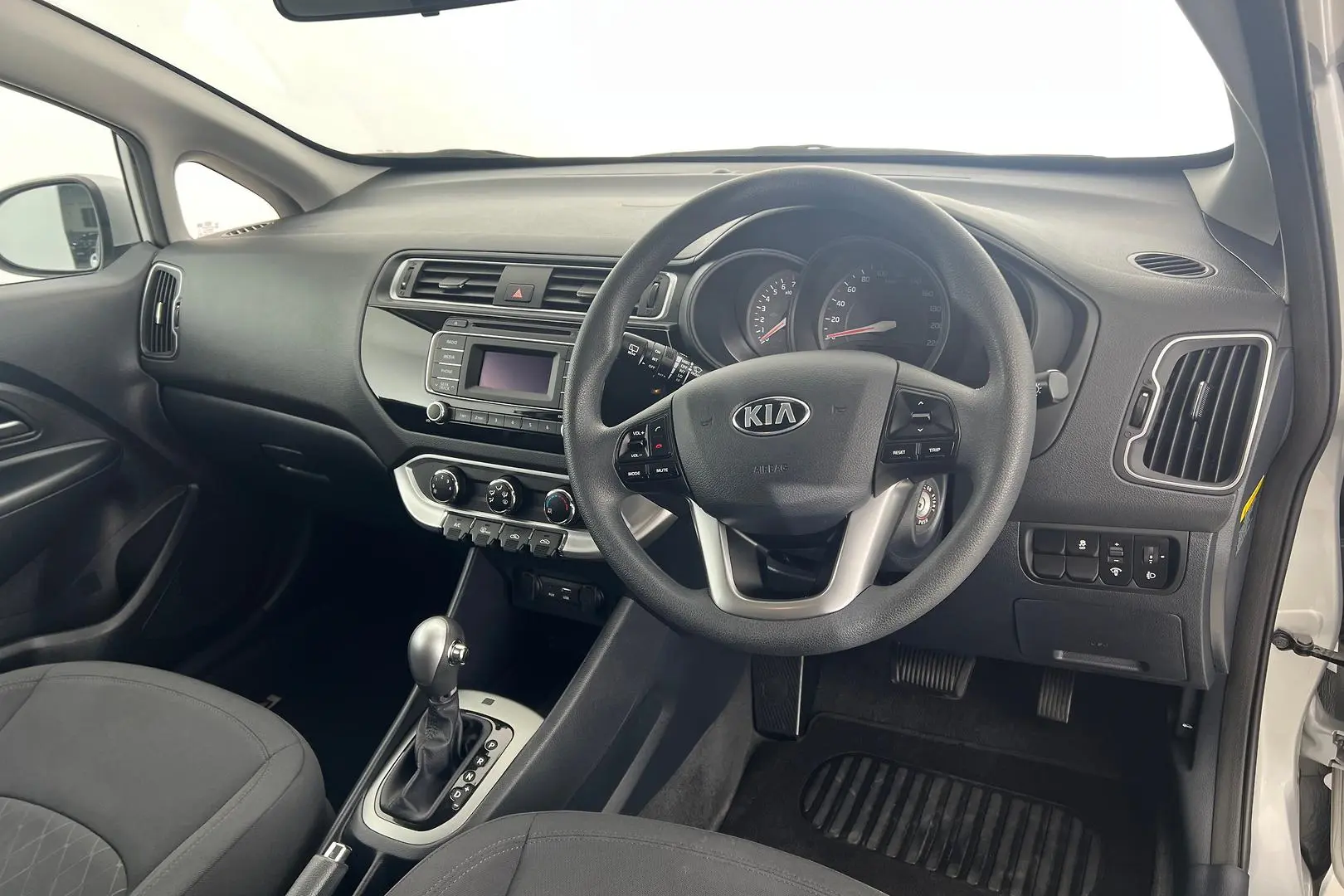 2016 Kia Rio Gallery Image 12