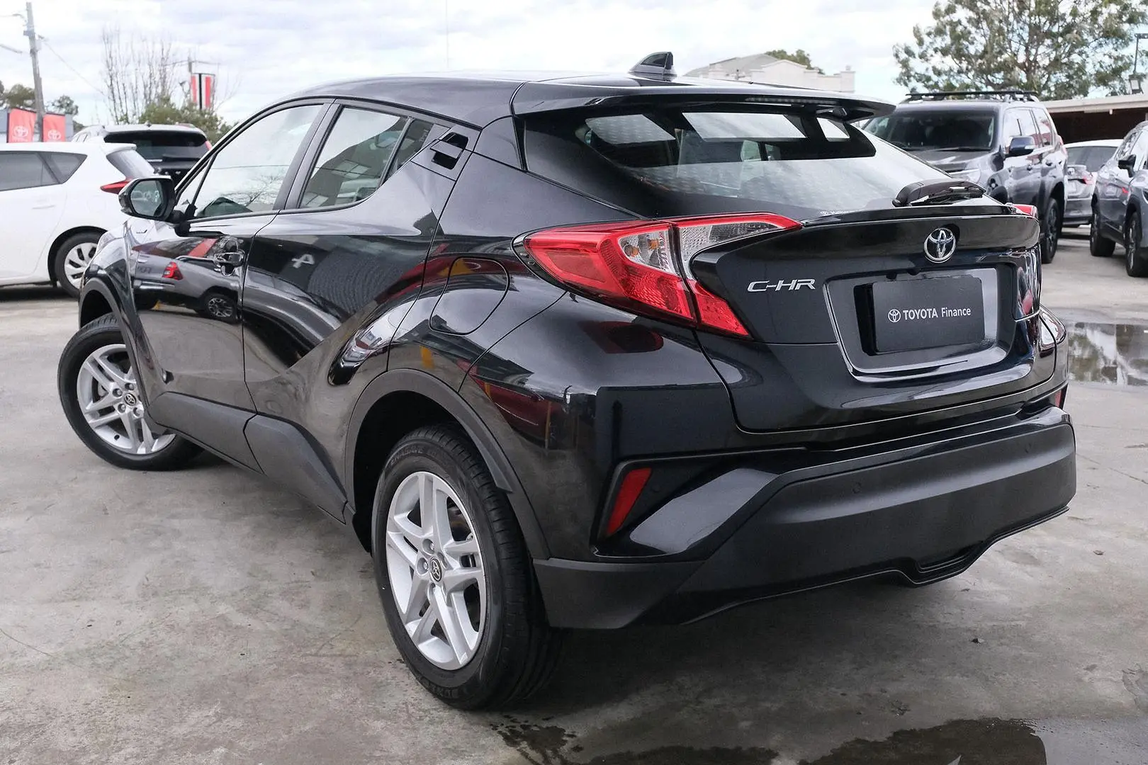 2023 Toyota C-HR Gallery Image 4