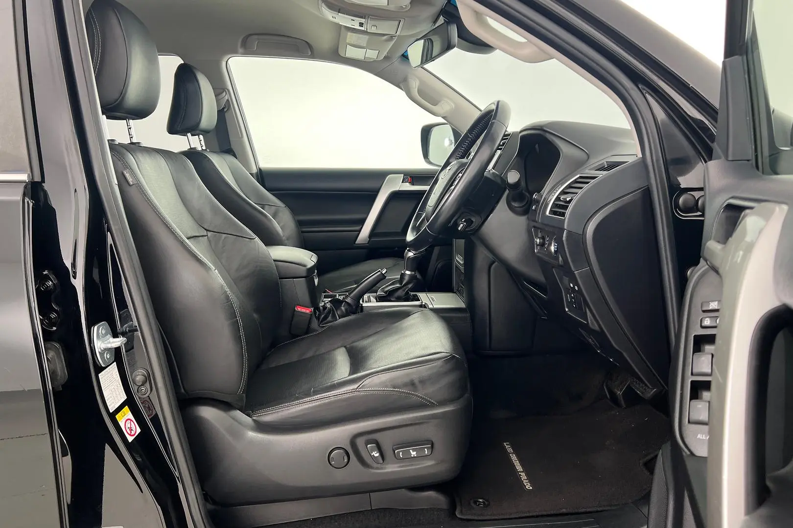 2018 Toyota Landcruiser Prado Gallery Image 11