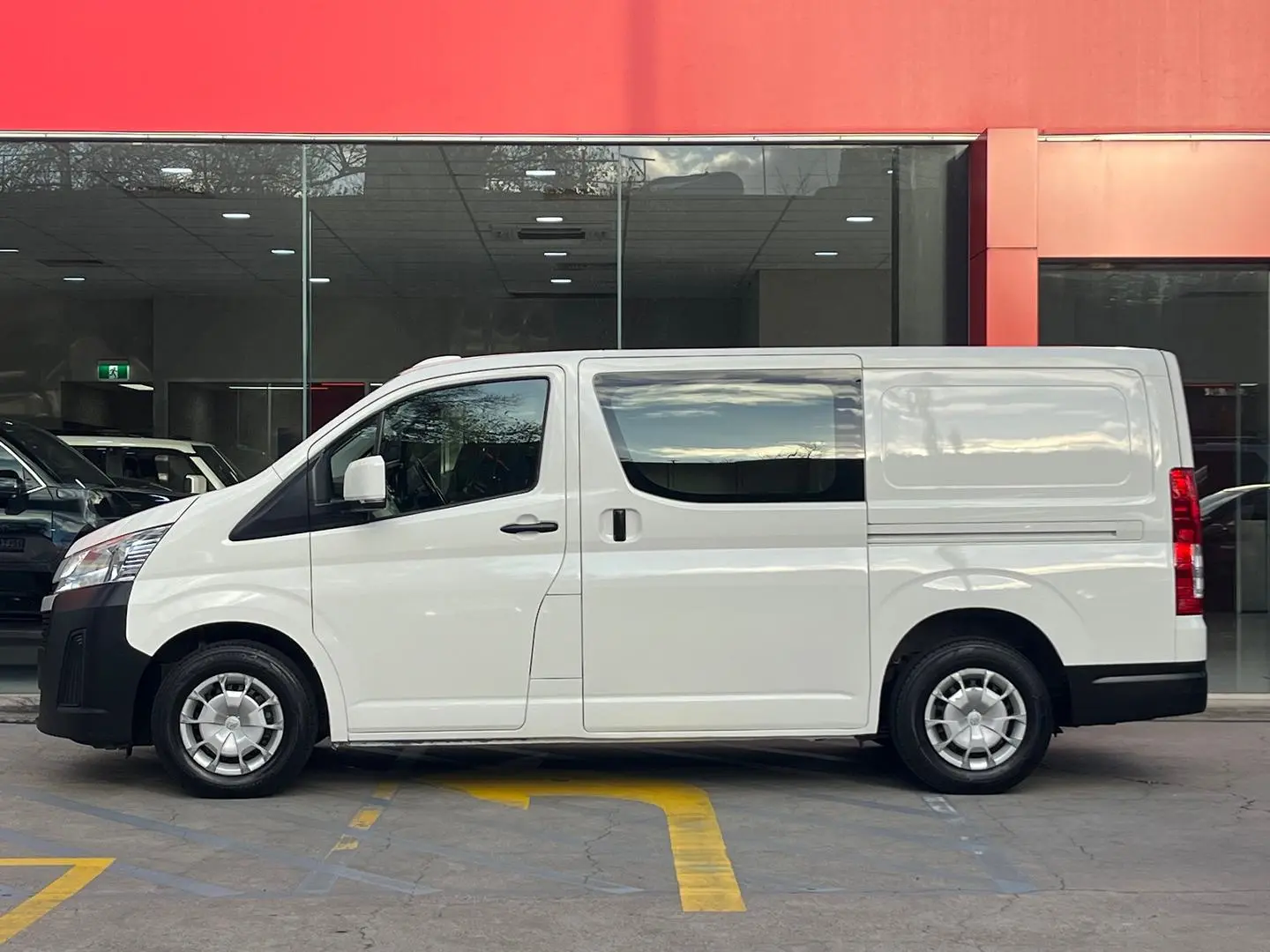 2021 Toyota Hiace Gallery Image 7