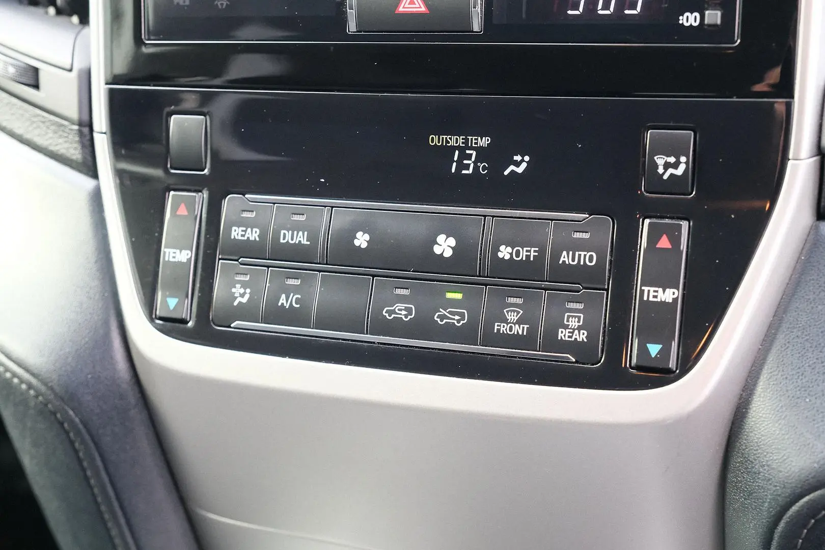 2018 Toyota Landcruiser Gallery Image 20
