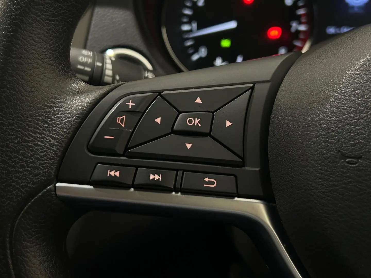 2020 Nissan X-TRAIL Gallery Image 18