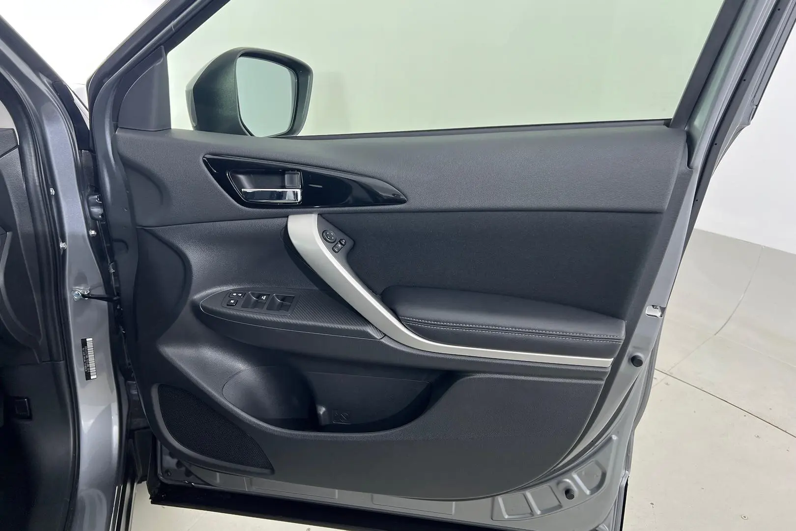 2021 Mitsubishi Eclipse Cross Gallery Image 12