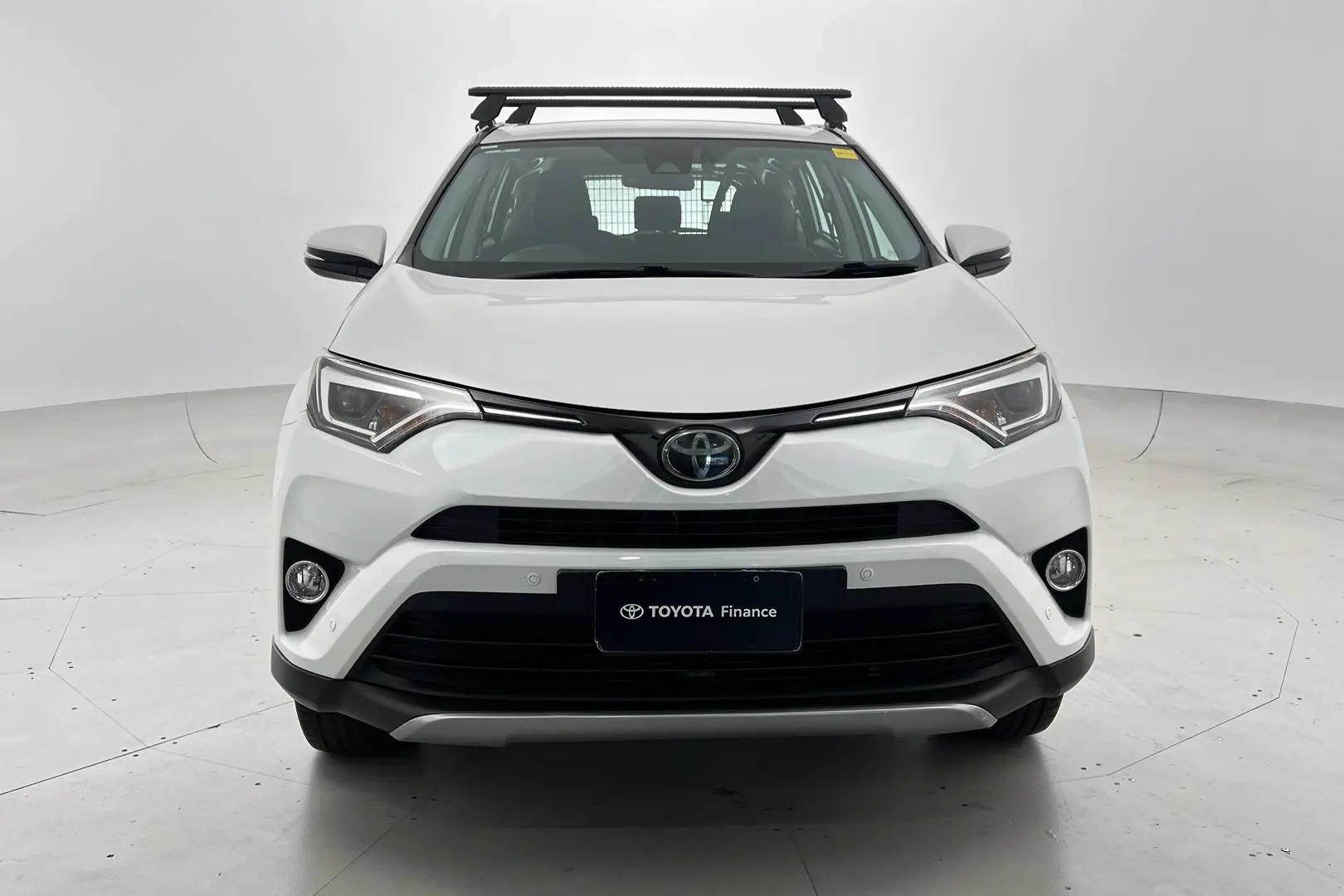 2017 Toyota RAV4 Gallery Image 9