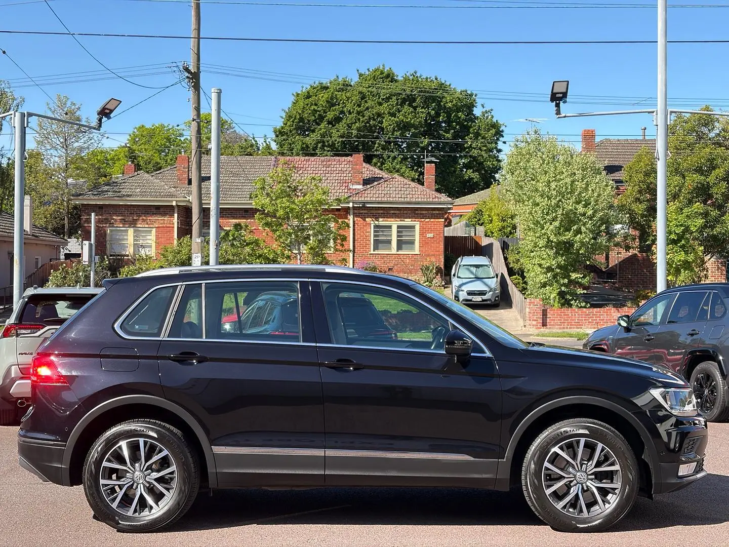 2017 Volkswagen Tiguan Gallery Image 3