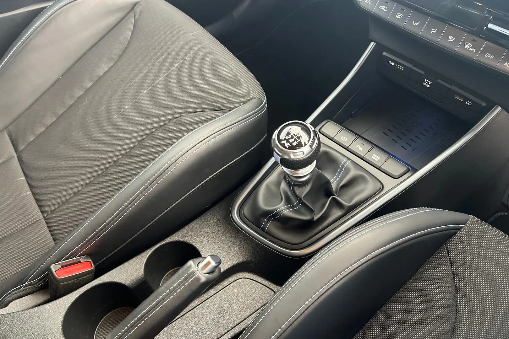 2022 Hyundai i20 Gallery Image 13